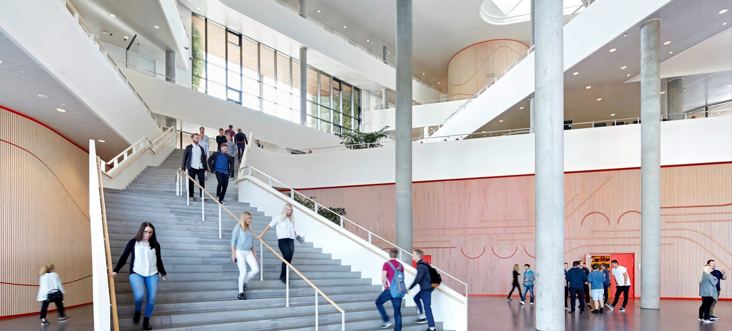 SDU Kolding indefra. SDU Kolding er tegnet af Henning Larsen. Foto: Hufton+Crow.