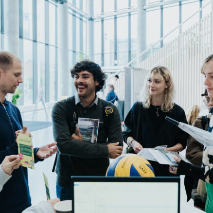 Folk til Campus Fair hører om Campus Sport